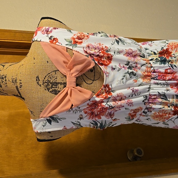 Siren Lily Floral Maxi Maternity Dress - White With Back Bow Detail Size XL - Picture 6 of 11